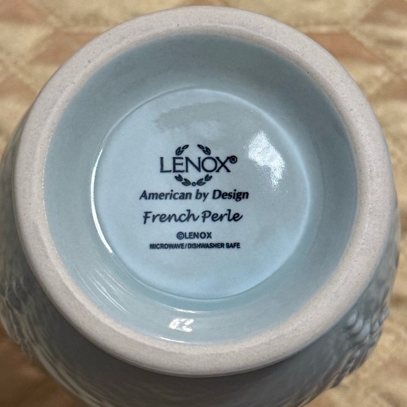 LENOX AMERICAN BY DESIGN FRENCH PERLE 8" FLUTED FOOTED VASE in Ice Blue - Picture 7 of 7
